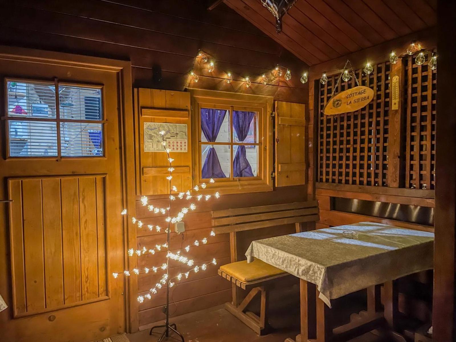 Cottage La Sierra With Jacuzzi Кореница Екстериор снимка