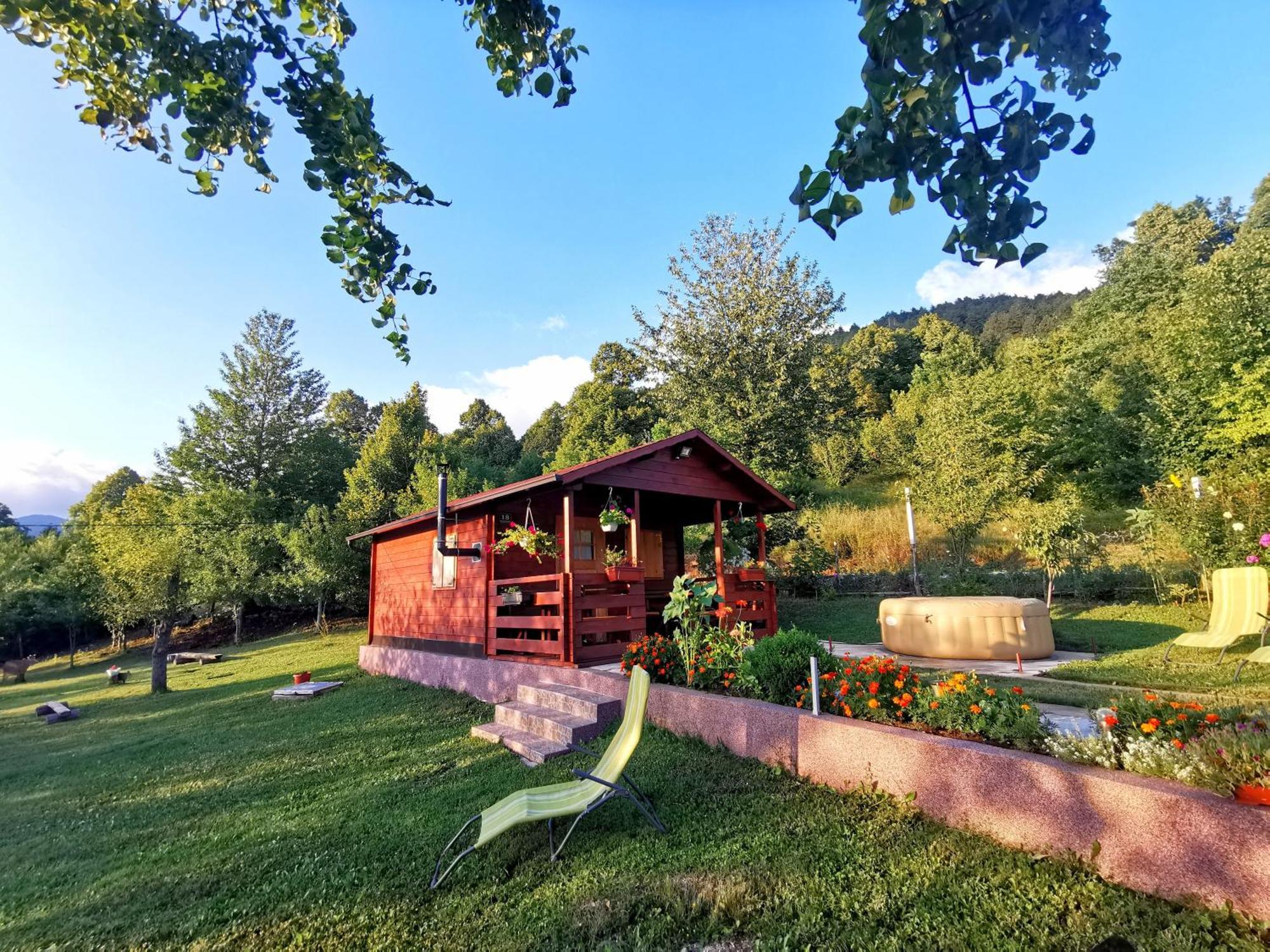 Cottage La Sierra With Jacuzzi Кореница Екстериор снимка
