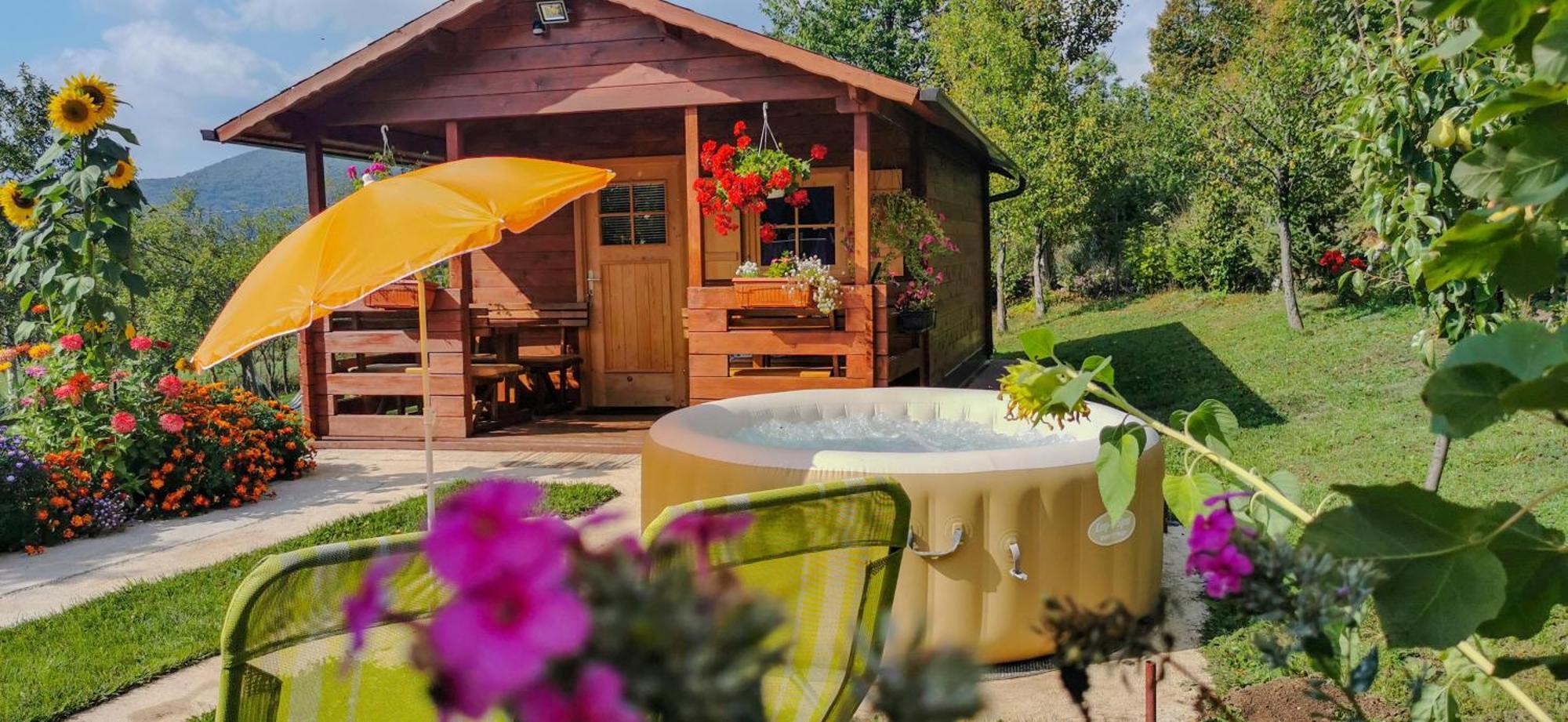 Cottage La Sierra With Jacuzzi Кореница Екстериор снимка