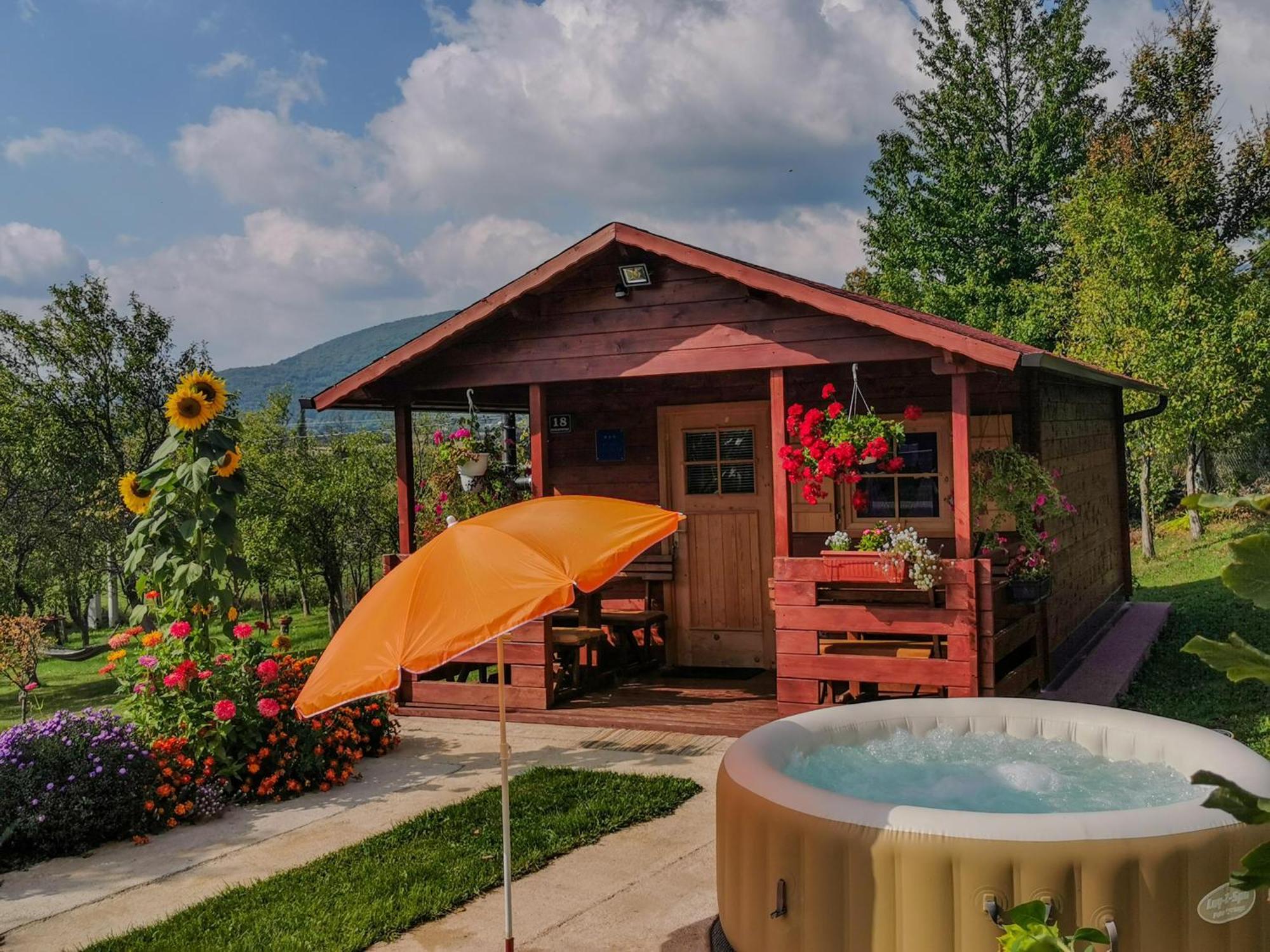 Cottage La Sierra With Jacuzzi Кореница Екстериор снимка