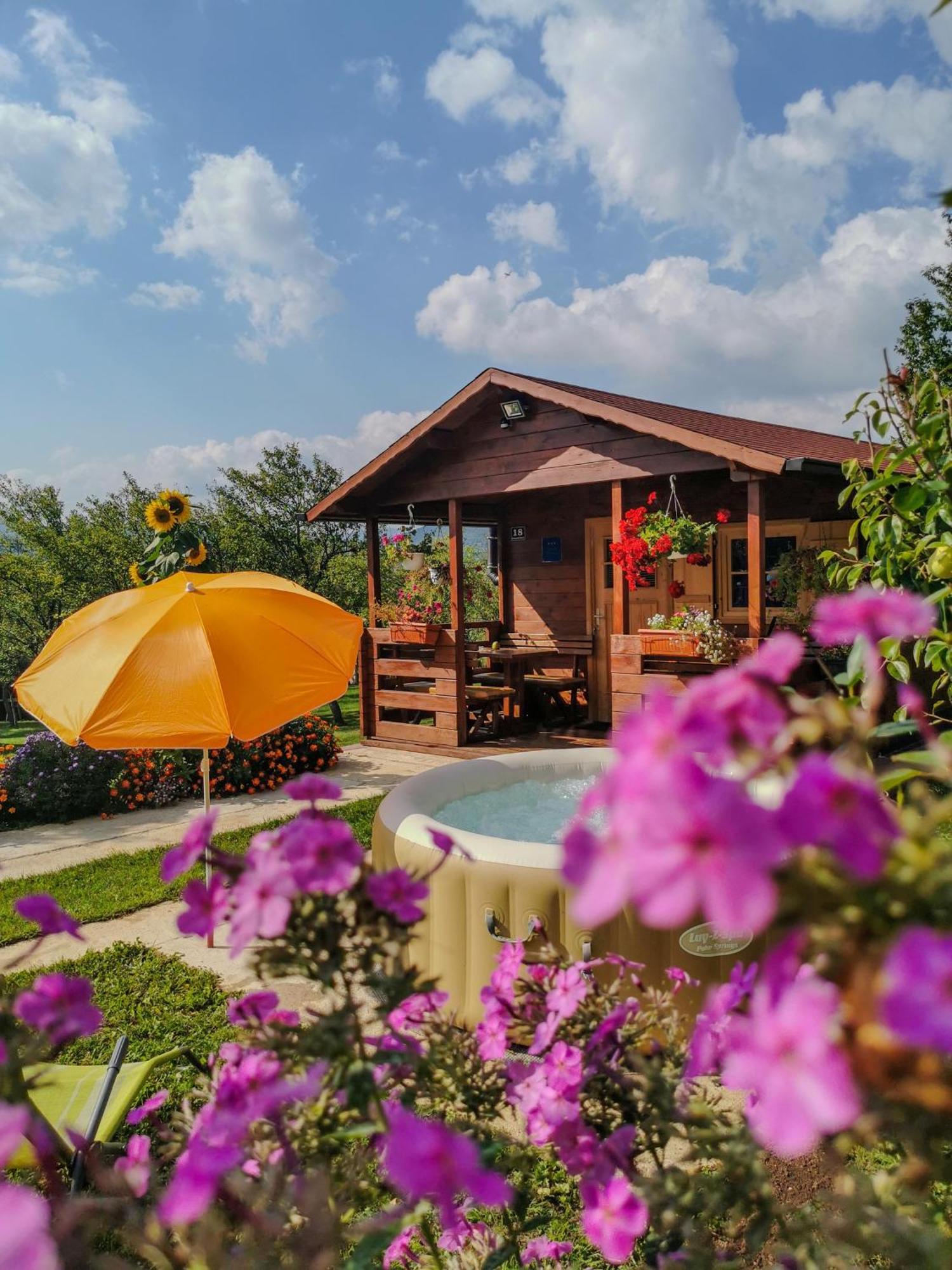 Cottage La Sierra With Jacuzzi Кореница Екстериор снимка